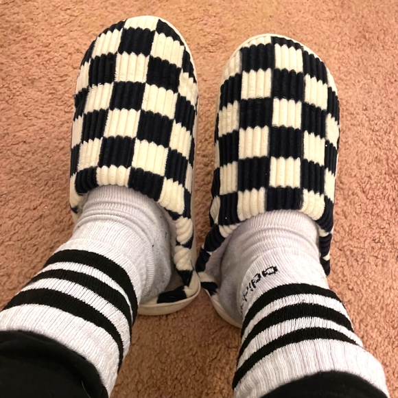 muchinrch Chess Fluffy Slippers - Size 8.5-9 - Picture 3 of 8